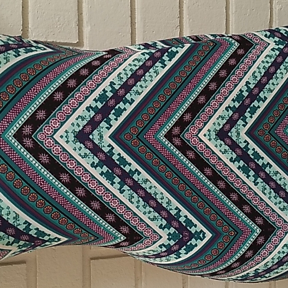 Charlotte Russe Multicolor Geometric Open Back Maxi Dress. Size Medium - Picture 4 of 8